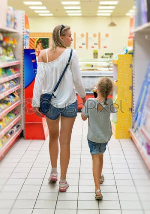 93951_woman-little-girl-supermarket-732006.jpg